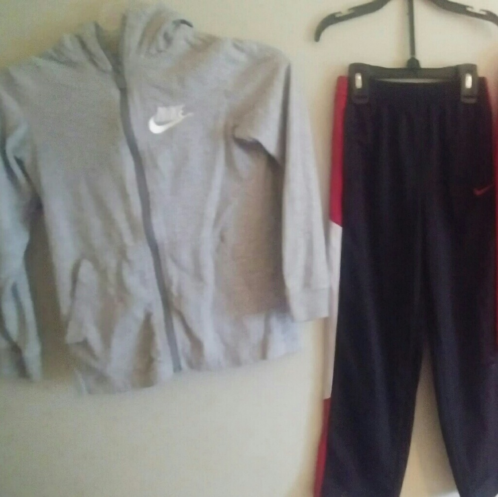 Like new Nike outfit.